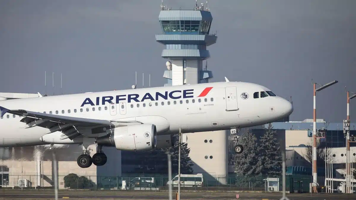 Les Algériens interdits d’accès au Maroc : l’attitude étrange d’Air France et Transavia
