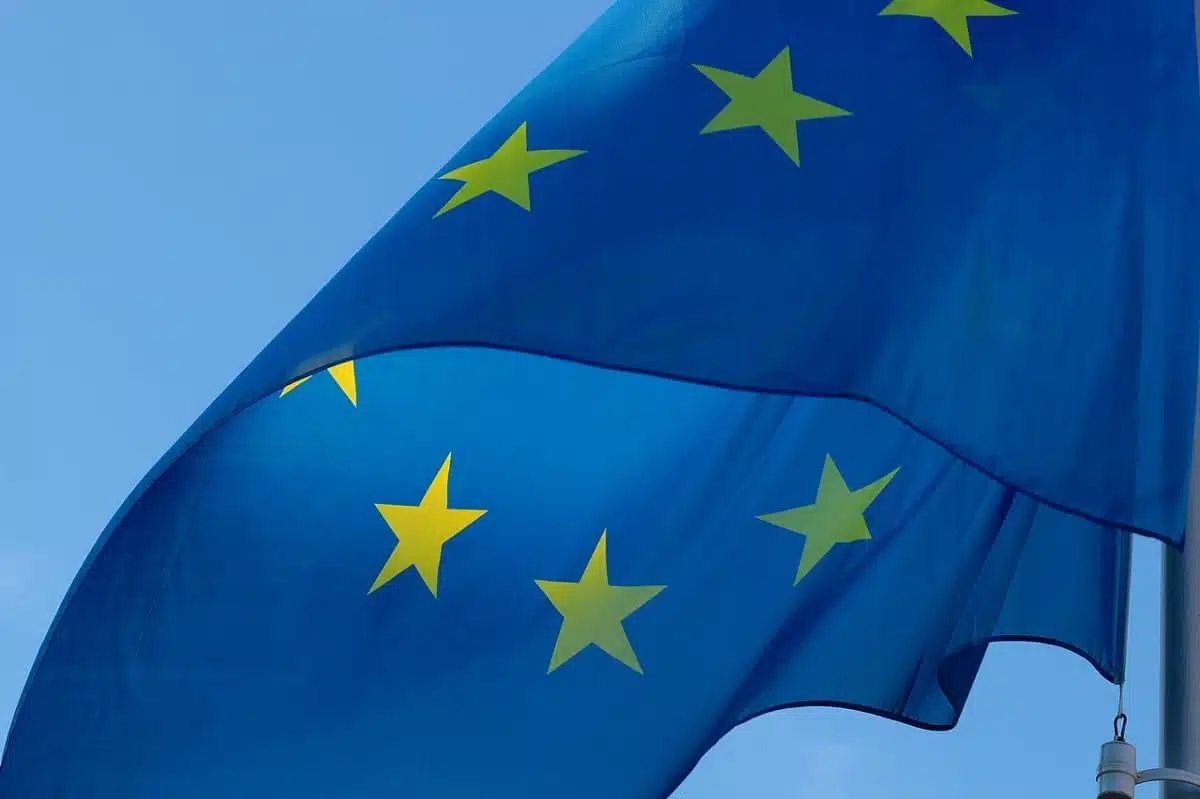 Titres de séjour en Europe : les Algériens absents du Top 10, les Marocains bien placés