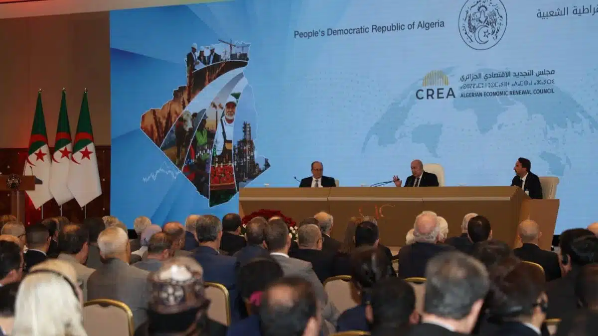 Devant les patrons, Tebboune dénonce les « tentatives d&rsquo;épuiser » les réserves de devises de l’Algérie