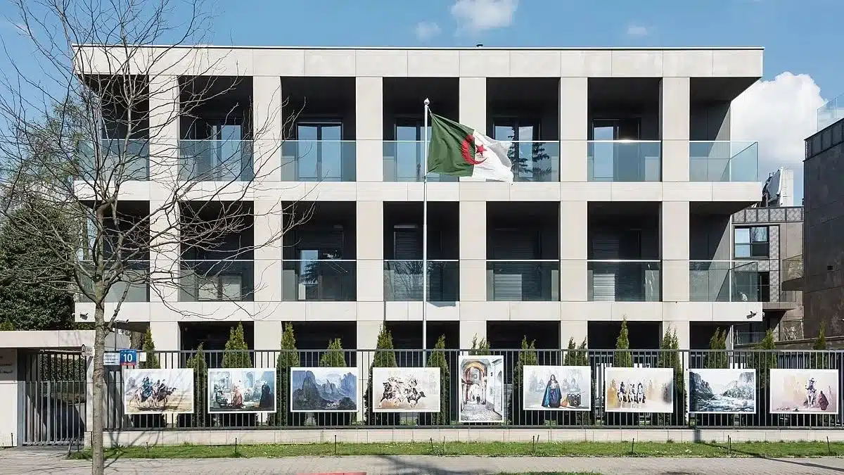 Avions algériens transportant des armes au-dessus de la Pologne : l’ambassade d’Algérie à Varsovie dément