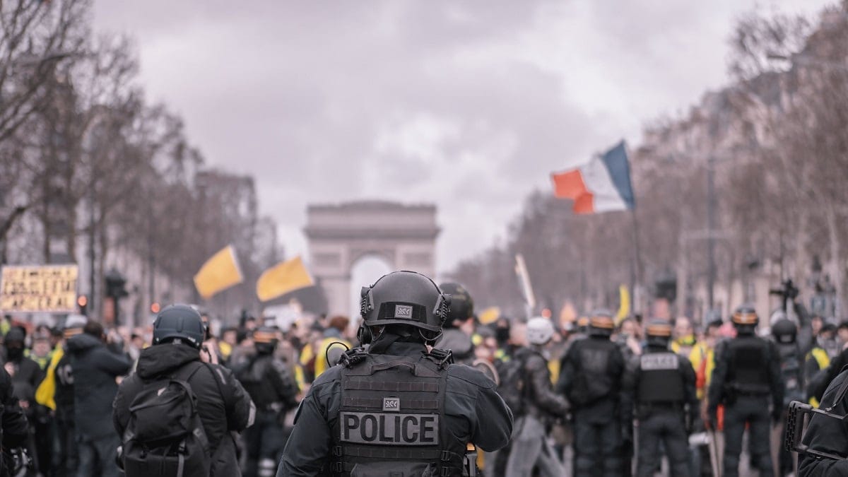 Manifestations de lycéens en France : appels à ne pas brandir le drapeau algérien