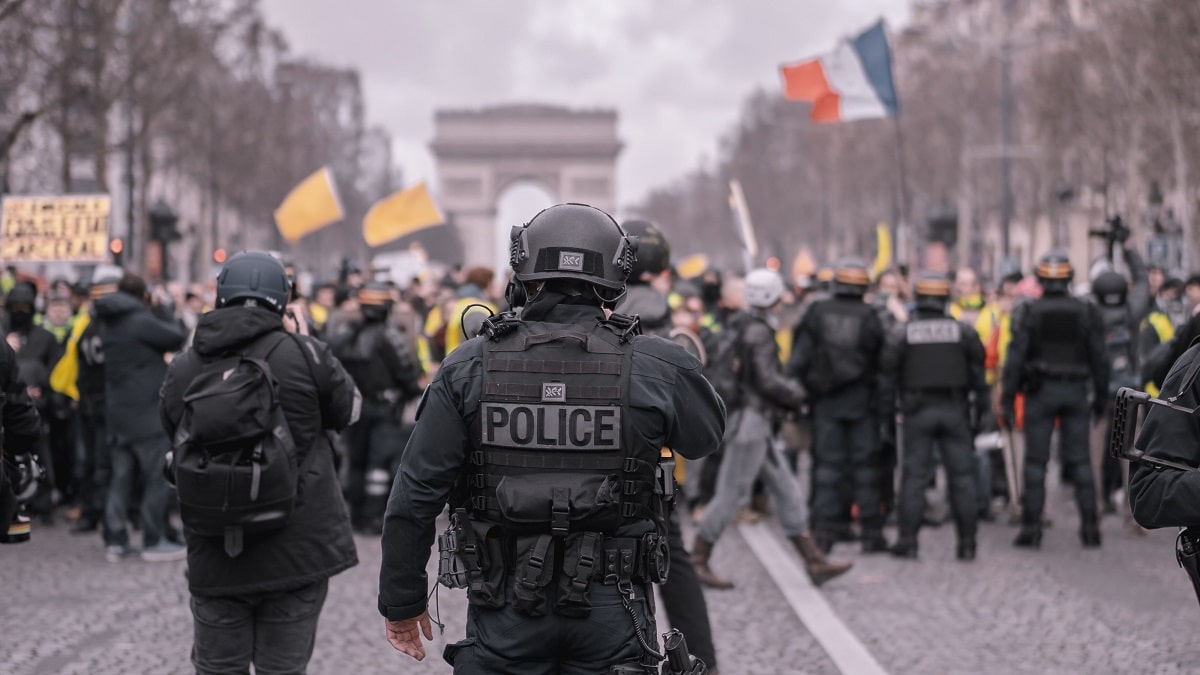 France : scènes de chaos en marge de manifestations contre la vie chère